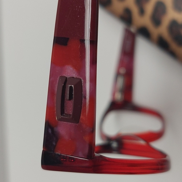 Guess frames and case - Picture 8 of 8